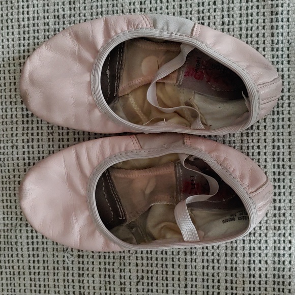 Mix&Match 3/$25 - 🩰 Girl's Pink Leather Ballet Shoes / Slippers - Picture 1 of 4